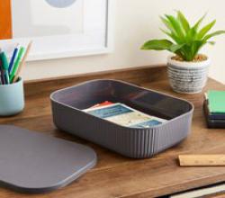 32L Ribbed Plastic Storage with Lid